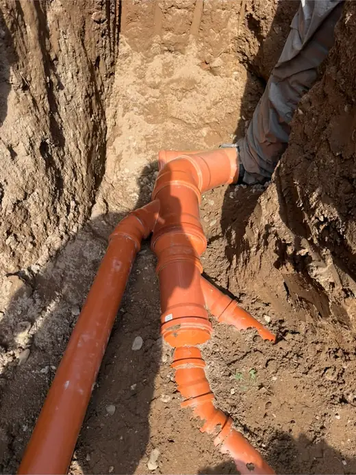 Erdarbeiten und Entwässerung auf der Baustelle – Projekt von Bajramaj Garten- und Landschaftsbau