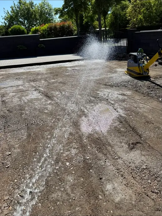 Erdarbeiten und Entwässerung auf der Baustelle – Projekt von Bajramaj Garten- und Landschaftsbau