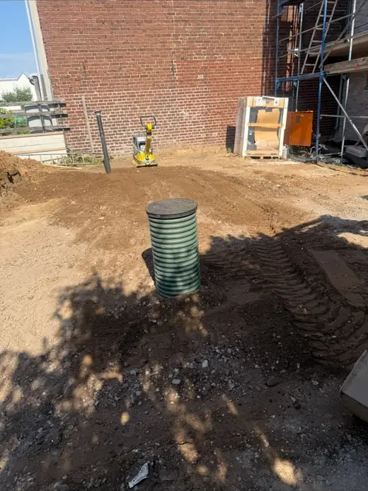 Erdarbeiten und Entwässerung auf der Baustelle – Projekt von Bajramaj Garten- und Landschaftsbau