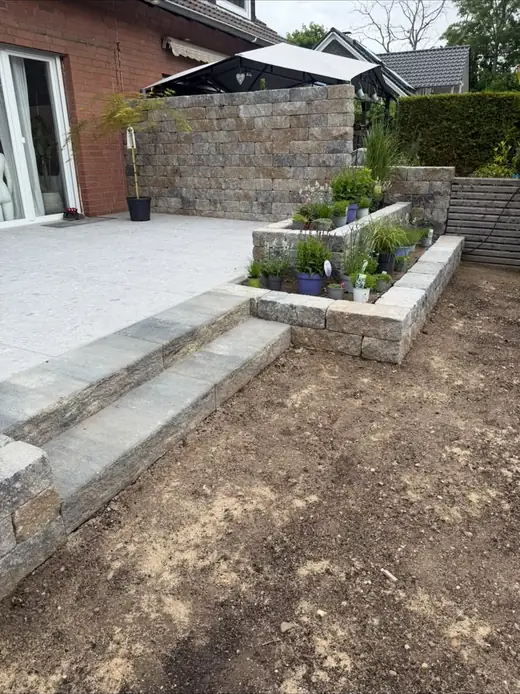 Mauer- bzw. Treppenanlage aus Stein – Projekt von Bajramaj Garten- und Landschaftsbau