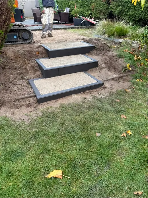 Mauer- bzw. Treppenanlage aus Stein – Projekt von Bajramaj Garten- und Landschaftsbau