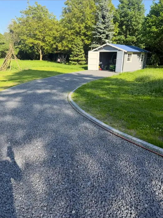 Fertig verlegte Pflasterfläche – Projekt von Bajramaj Garten- und Landschaftsbau