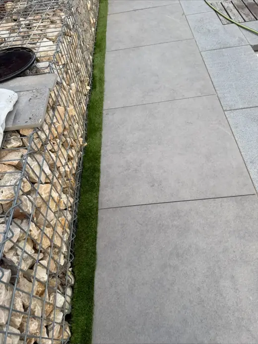 Fertig verlegte Pflasterfläche – Projekt von Bajramaj Garten- und Landschaftsbau