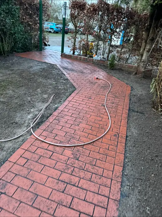 Fertig verlegte Pflasterfläche – Projekt von Bajramaj Garten- und Landschaftsbau
