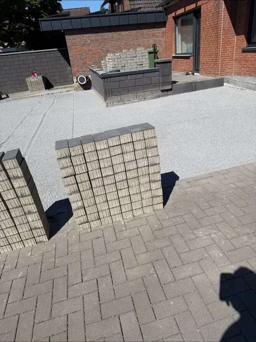 Fertig verlegte Pflasterfläche – Projekt von Bajramaj Garten- und Landschaftsbau