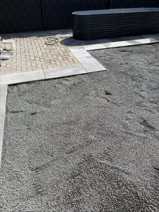 Fertig verlegte Pflasterfläche – Projekt von Bajramaj Garten- und Landschaftsbau