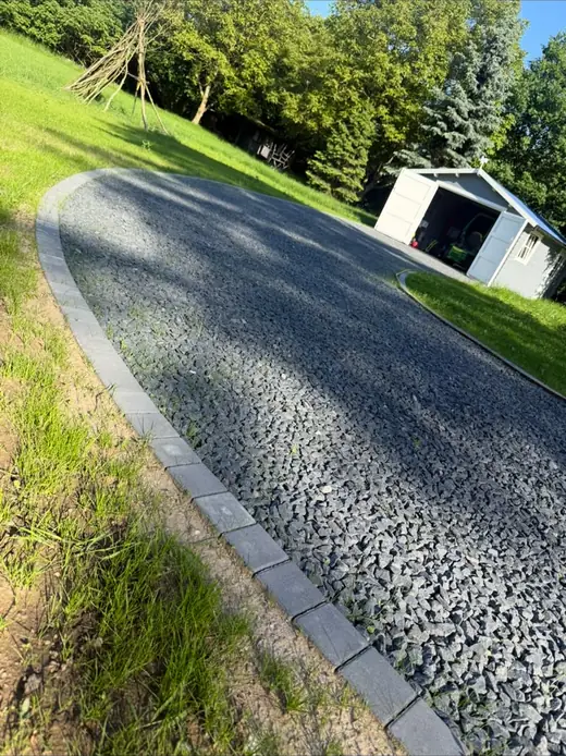 Fertig verlegte Pflasterfläche – Projekt von Bajramaj Garten- und Landschaftsbau