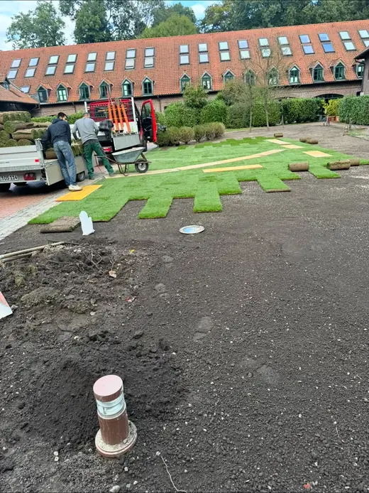Verlegter Roll- bzw. Kunstrasen – Projekt von Bajramaj Garten- und Landschaftsbau