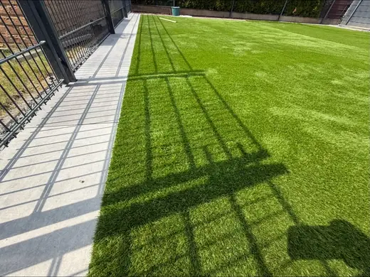 Verlegter Roll- bzw. Kunstrasen – Projekt von Bajramaj Garten- und Landschaftsbau