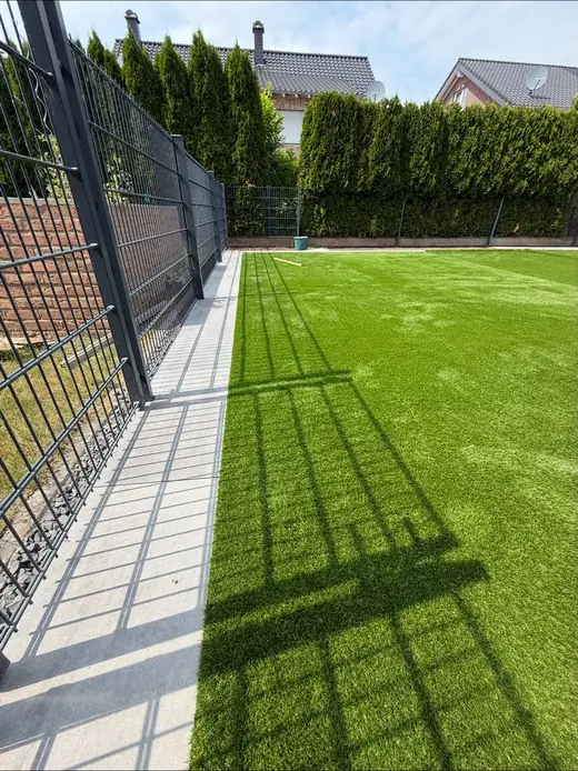 Verlegter Roll- bzw. Kunstrasen – Projekt von Bajramaj Garten- und Landschaftsbau